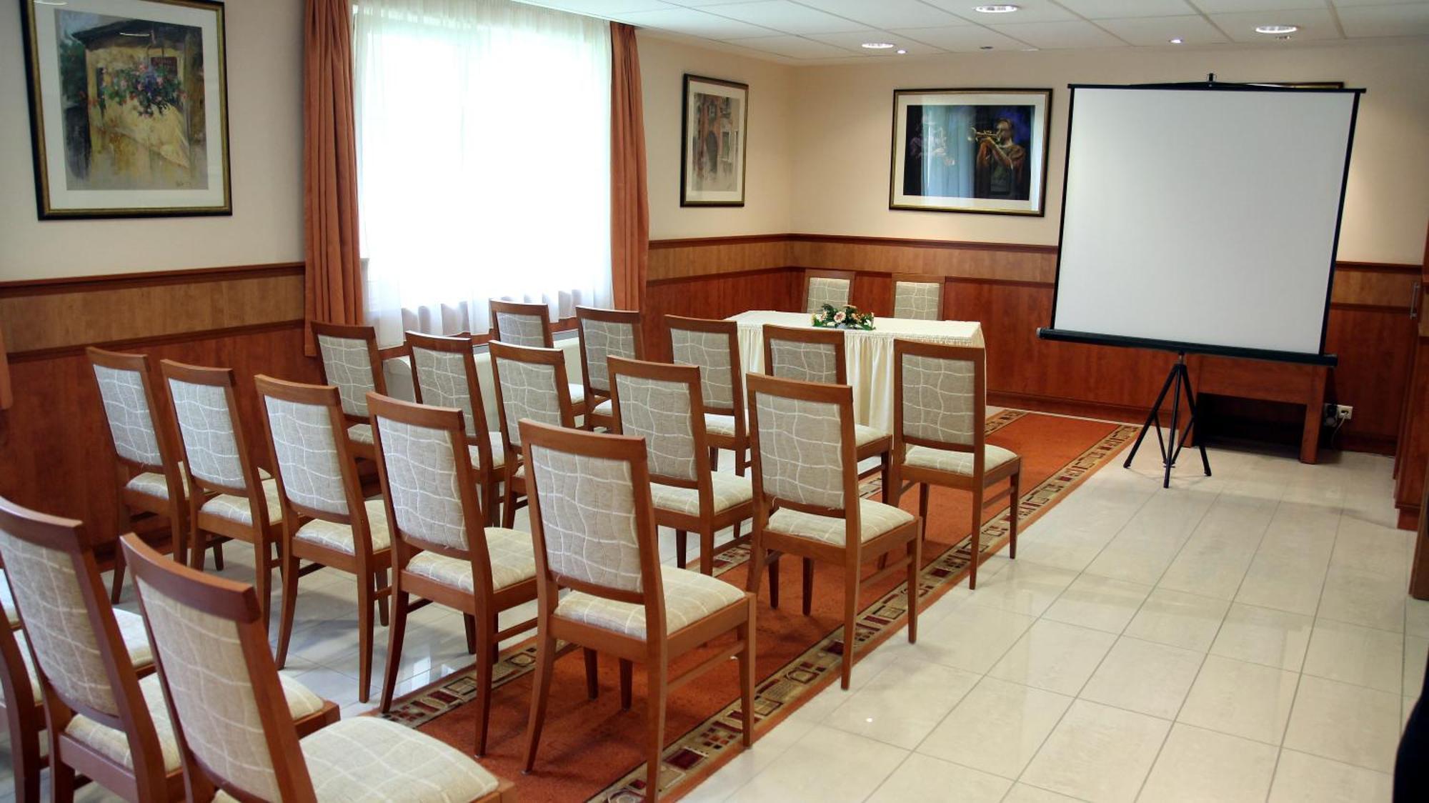 Garden Hotel Wellness Es Konferencia Szolnok Eksteriør bilde