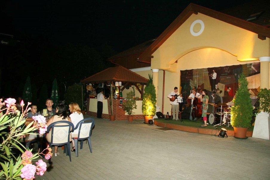 Garden Hotel Wellness Es Konferencia Szolnok Restaurant bilde