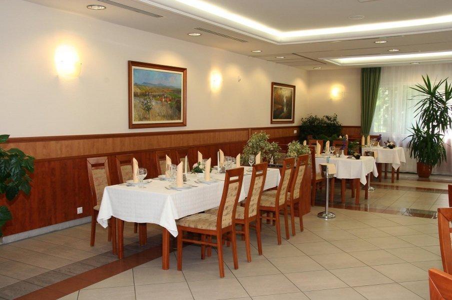 Garden Hotel Wellness Es Konferencia Szolnok Restaurant bilde