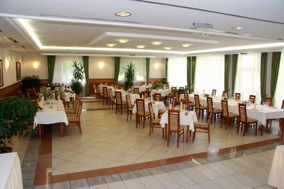 Garden Hotel Wellness Es Konferencia Szolnok Restaurant bilde