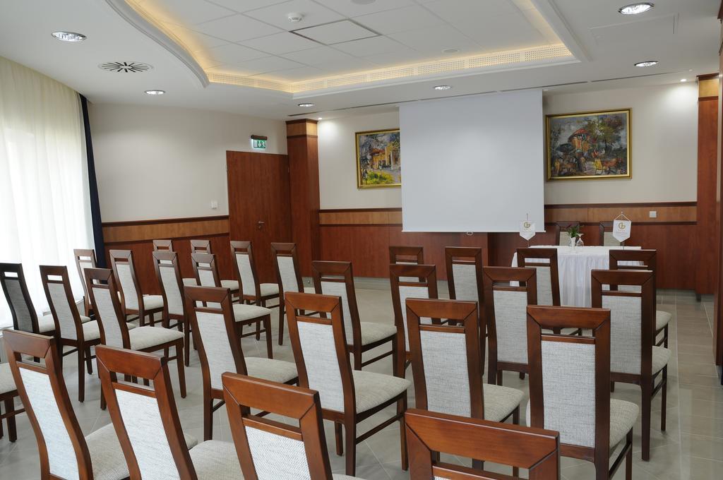 Garden Hotel Wellness Es Konferencia Szolnok Eksteriør bilde